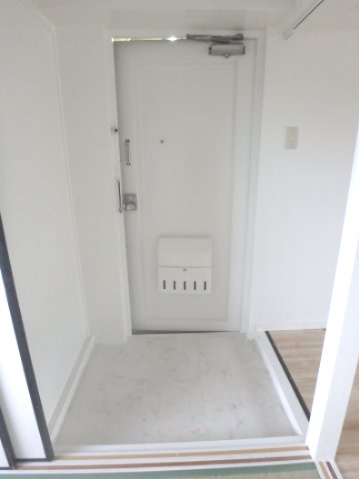 ビレッジハウス境港第二1号棟の玄関