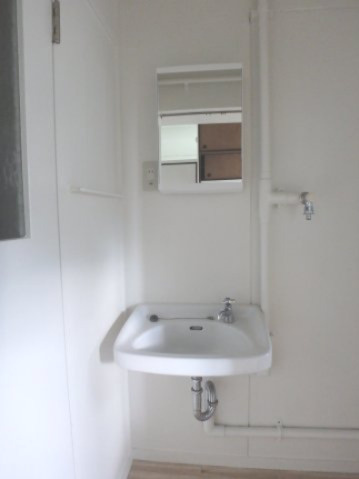 ビレッジハウス境港第二1号棟の独立洗面台