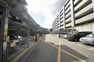 【駐車場】 | ◆◇◆エスリード西宮甲陽園Ⅱ番館Airs◆◇◆ | 駐車場は前面の道が広く止めやすい設計になってます。
