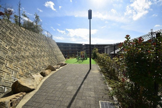 【その他】 | ◆◇◆エスリード西宮甲陽園Ⅱ番館Airs◆◇◆ | マンション北側には公園があり休日にお子様と遊べます。