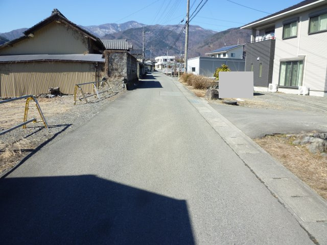 白根源小学校近く南アルプス市有野114坪土地の前面道路含む現地写真