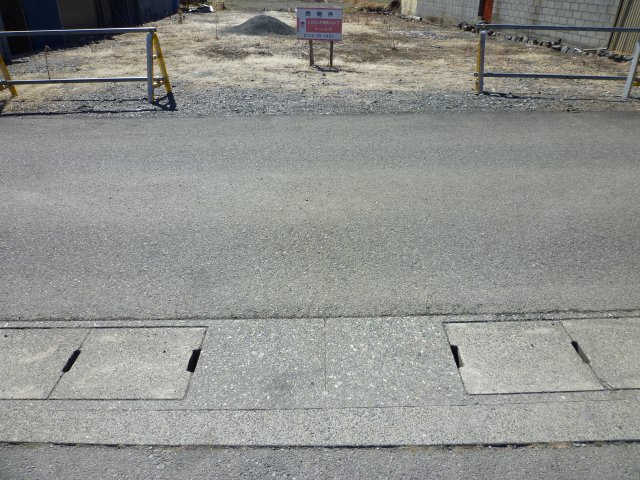 白根源小学校近く南アルプス市有野114坪土地の前面道路含む現地写真
