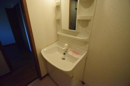 フローラムパレスの洗面所|独立洗面台です