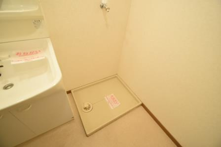 フローラムパレスの洗面所|室内洗濯機置あります。