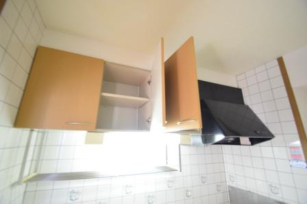 フローラムパレスのキッチン|キッチン上に収納あります