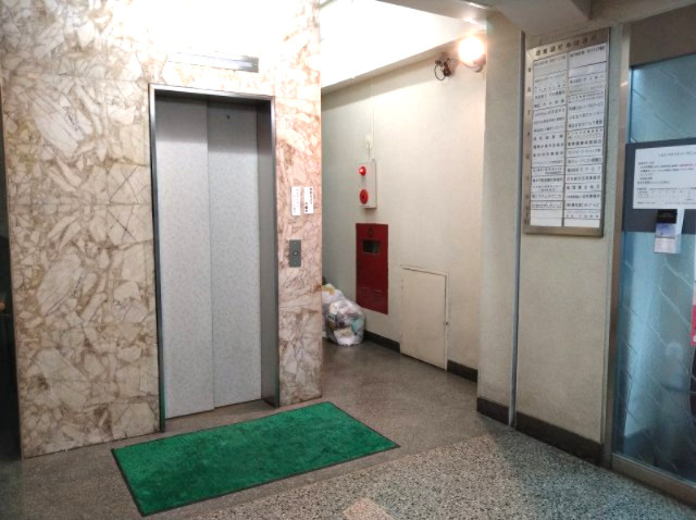 城辺橋ビルの玄関