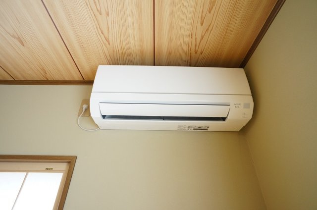 【設備】 | コーポロベリア | 和室エアコン