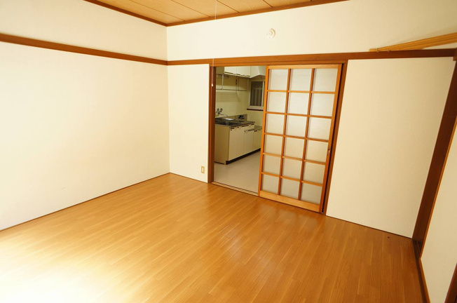 【洋室】 | 第一西山荘 | 落ち着いた色調の洋室です