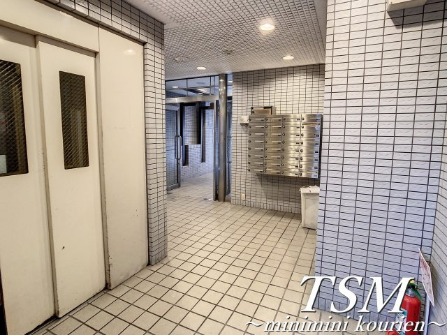 サンセルジュ香里園のエントランス|エレベーター付き