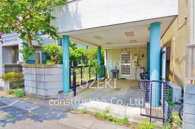 越谷赤山戸建の駐車場