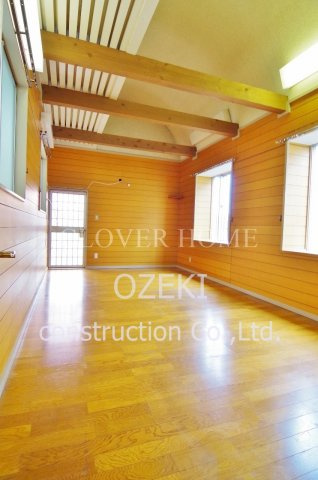 越谷赤山戸建の洋室