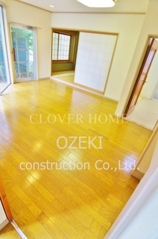 越谷赤山戸建の居間・リビング