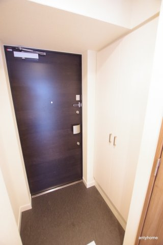 プレサンス新大阪ザ・デイズ　仲介手数料無料の玄関