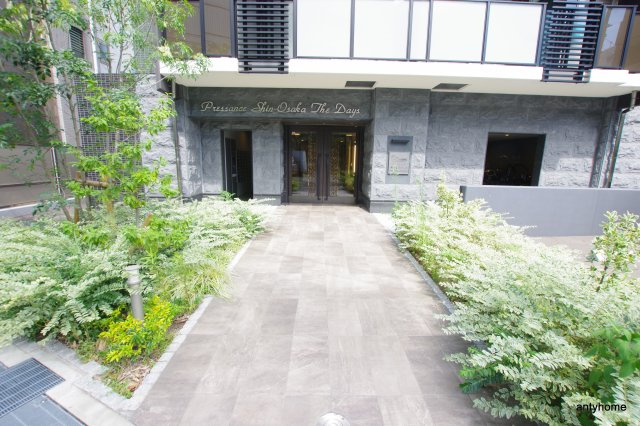 プレサンス新大阪ザ・デイズ　仲介手数料無料のエントランス