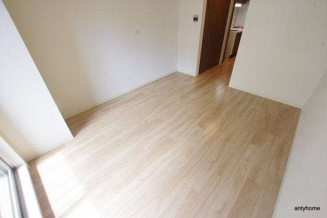 プレサンス新大阪ザ・デイズ　仲介手数料無料の居間・リビング