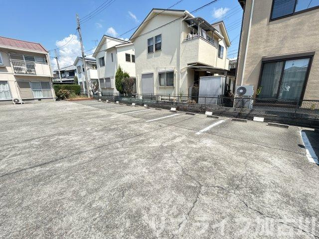 ハイツフローレンスの駐車場