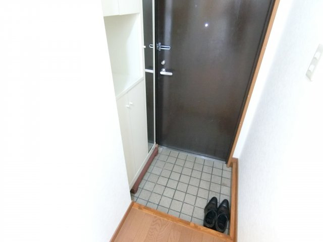 リバーサイドマンションの玄関