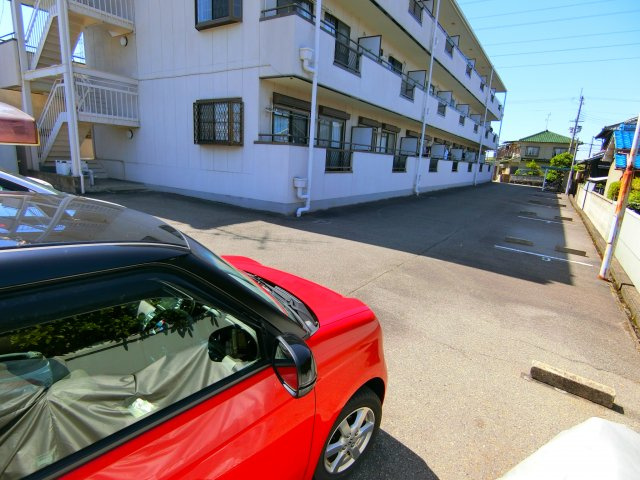 リバーサイドマンションの駐車場