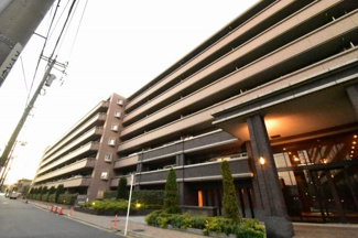 【外観】 | JR京浜東北線「鶴見」駅徒歩15分、京浜急行電鉄本線「鶴見市場」駅徒歩7分