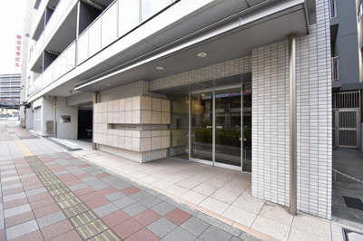 【エントランス】 | クラッシィハウス横濱反町 | 「横浜」駅へはフラワー緑道を歩いて徒歩15分と好立地♪