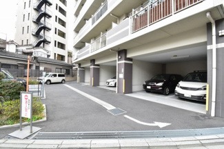 【駐車場】