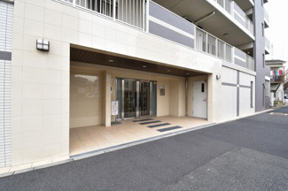 【エントランス】 | JR京浜東北線・東海道線・南武線「川崎」駅徒歩15分又はバス5分「さつき橋」停歩2分。