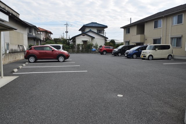 【駐車場】 | ロイヤルガーデン藤川