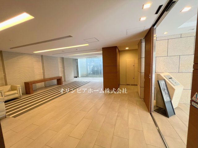 クレストフォルム東大島　4階　68.24㎡　リ　ノベーションのエントランス