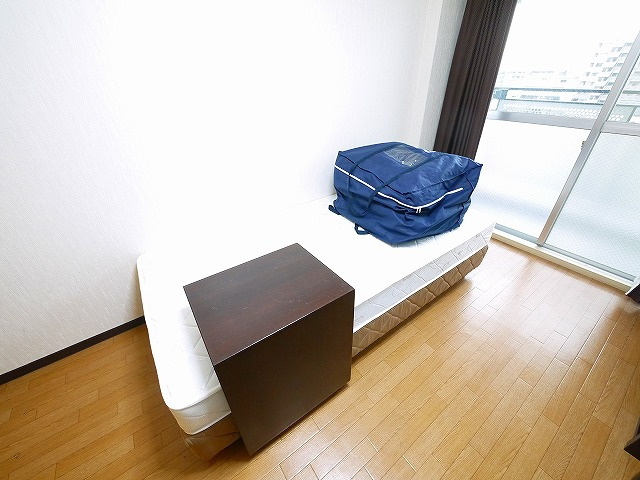 ミユキシティーマンションの設備|明るい洋室です