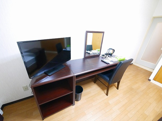 ミユキシティーマンションの設備|明るい洋室です