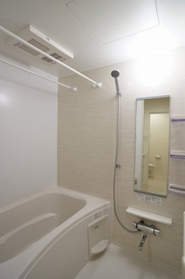 【浴室】 | monte k | ゆっくりと入浴されたい方に、追い焚き機能給湯が便利。浴室乾燥機能は、天候が悪い際に大活躍です。