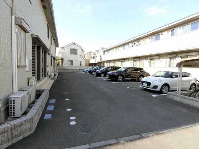 【駐車場】