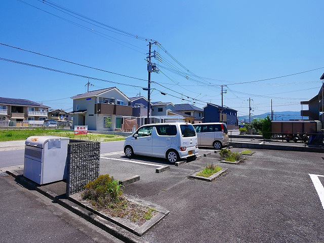 マノワール四条Aの駐車場