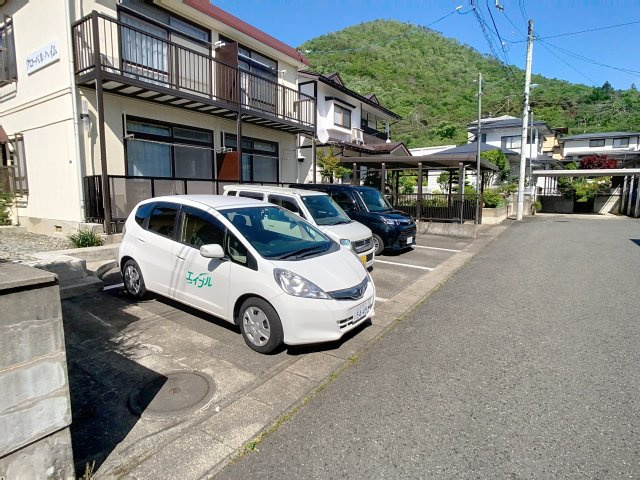 グローバルハイムの駐車場