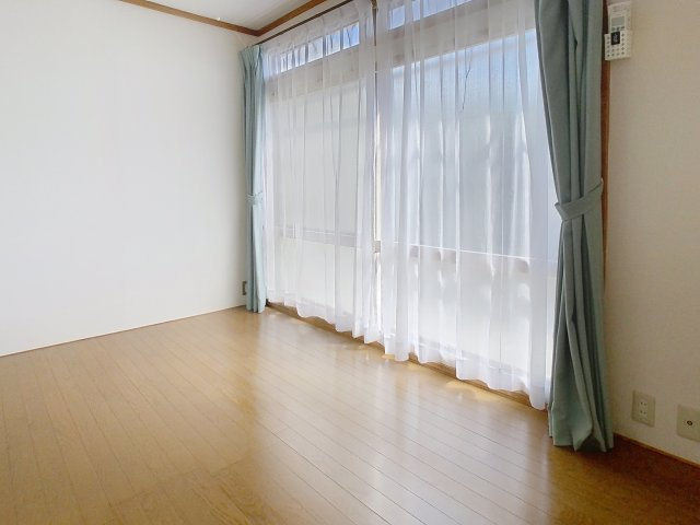 グローバルハイムの居間・リビング