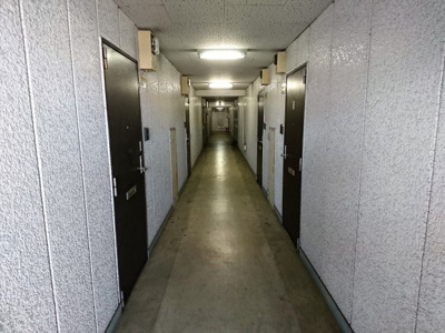 【その他共用部分】 | おひさまこんにちわ | 共用廊下は屋根があります。