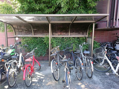 【その他共用部分】 | おひさまこんにちわ | 駐輪場は敷地内にございます。