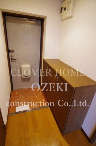 エマーレ北越谷の玄関|※写真は別部屋の物