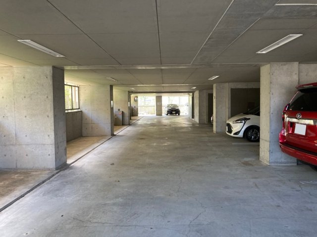 アプランドルの駐車場