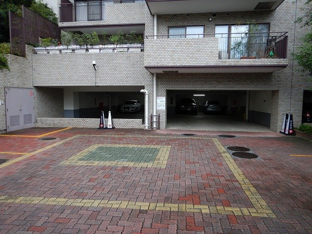 ハイクレスト白金台の駐車場