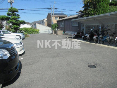 【駐車場】 | Hyde Park(ハイドパーク）（新石切賃貸） | 駐車場があるので、車を買う予定の方も安心です