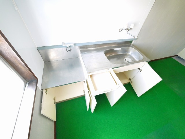 春日荘苑のキッチン|お料理しやすいキッチンです