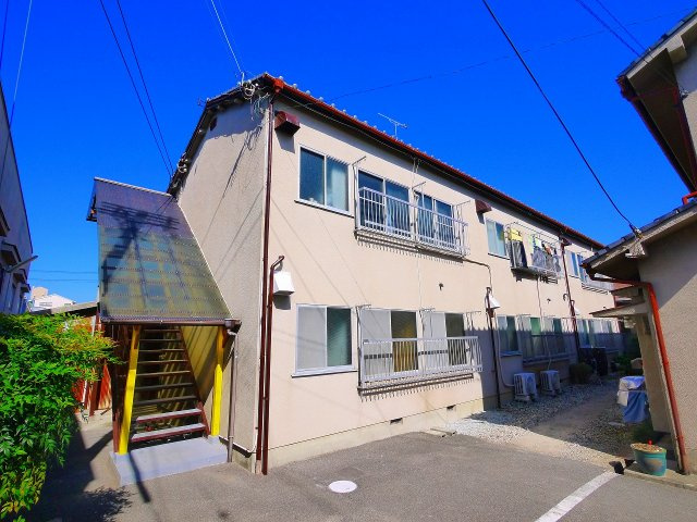 春日荘苑の外観|キレイな外観です。