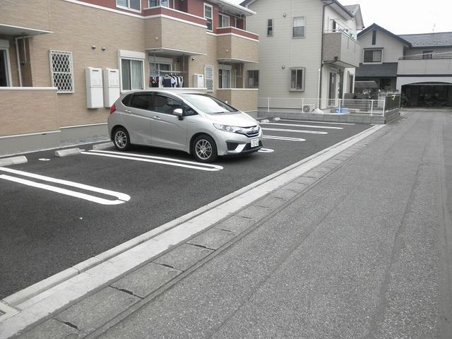 ＡＫレジデンスの駐車場