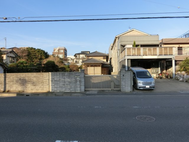 花見川区幕張町１丁目　中古戸建　土地１２４坪・建物６２坪の前面道路含む現地写真