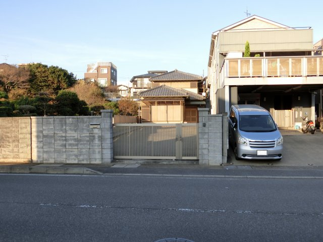 花見川区幕張町１丁目　中古戸建　土地１２４坪・建物６２坪の前面道路含む現地写真