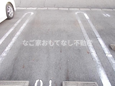 【駐車場】 | ハーモニーA | 敷地内駐車場で便利です。