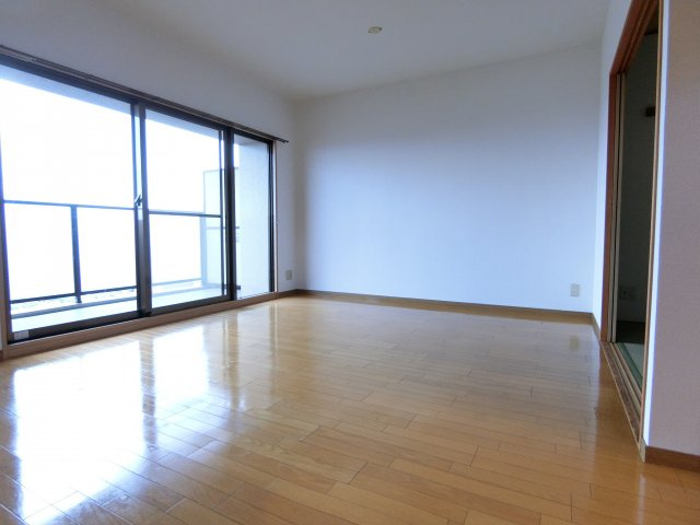 コート北野田カリヨンI番館の居間・リビング