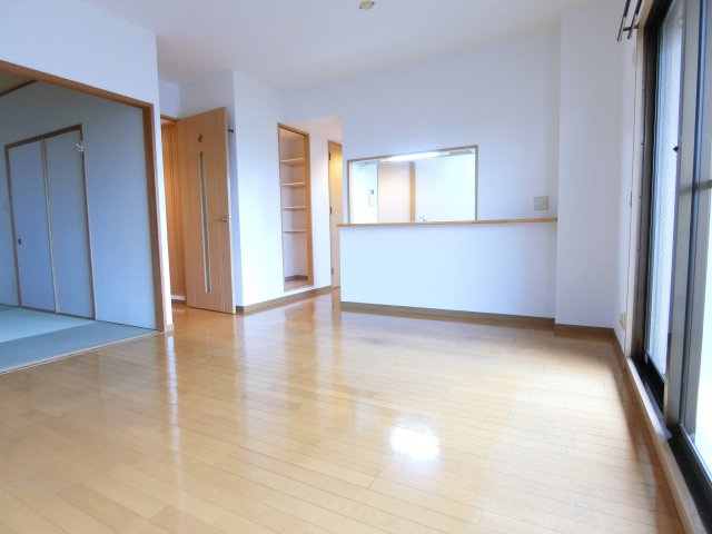 コート北野田カリヨンI番館の居間・リビング
