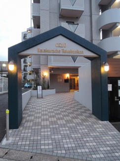 【エントランス】 | 横浜市営地下鉄ブルーライン「片倉町」駅徒歩10分と好立地。